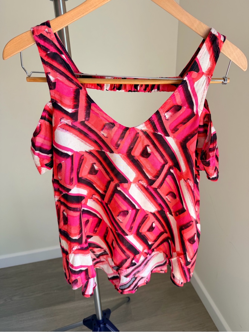 NewCharlotte Russe Cold-Shoulder Geometric cold shoulder top in Pink and Black S